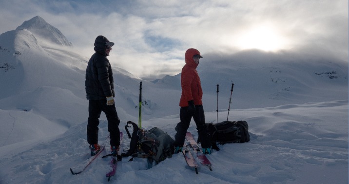 ©Drew Nylen - Plusieurs vêtements drew nylen accessoires telemark indispensables